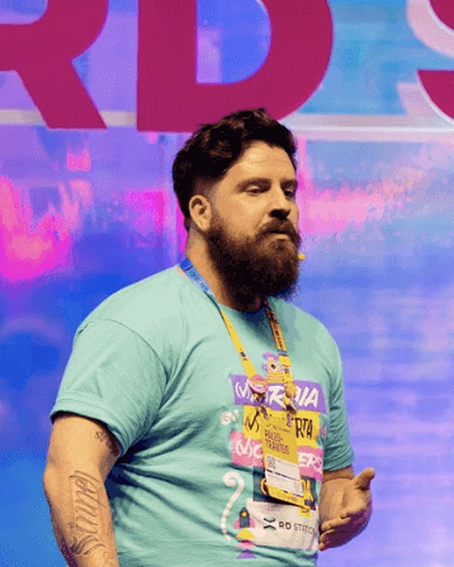 Marcos do Canto, fundador da Cozmo, durante palestra